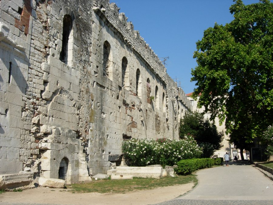 Северная стена дворца Диоклетиана